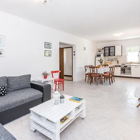 Lovely Home In Sibenik With Kitchen *