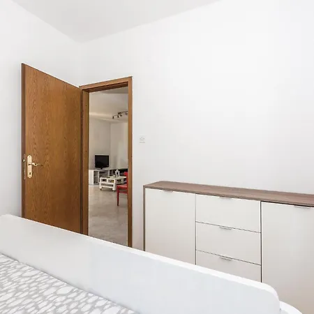 Lovely Home In Sibenik With Kitchen *