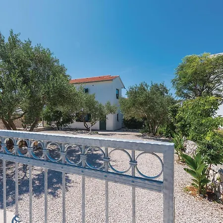 Lovely Home In Sibenik With Kitchen Holiday home Sibenik