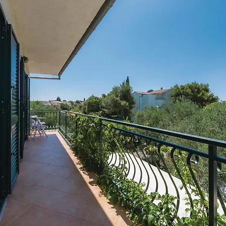 Lovely Home In Sibenik With Kitchen *
