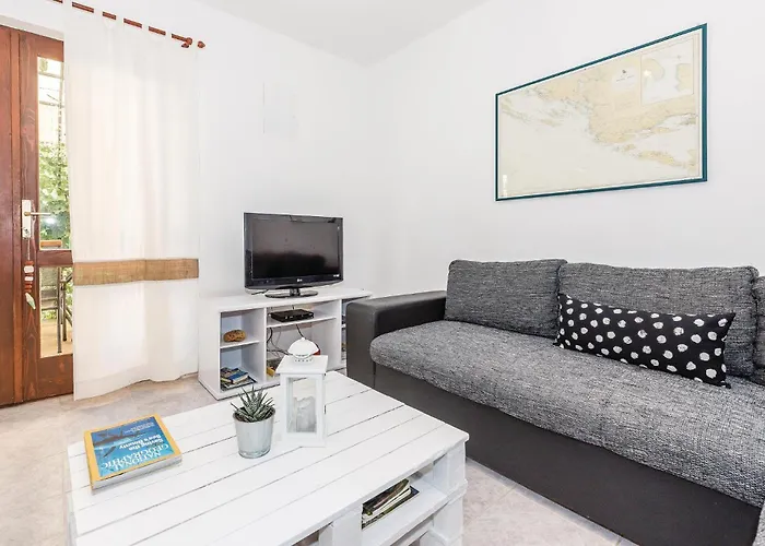 Holiday Home Jadrija IV VI Ferienhaus *